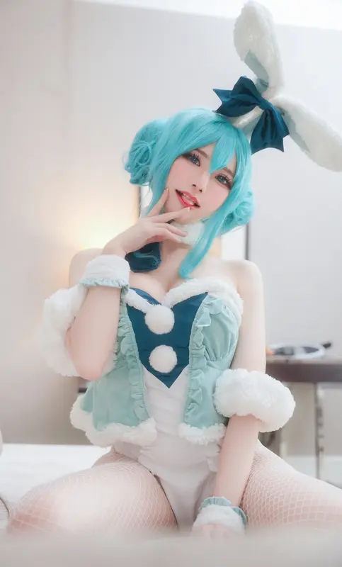 075.Sally Dorasnow – Miku bunnygir 9